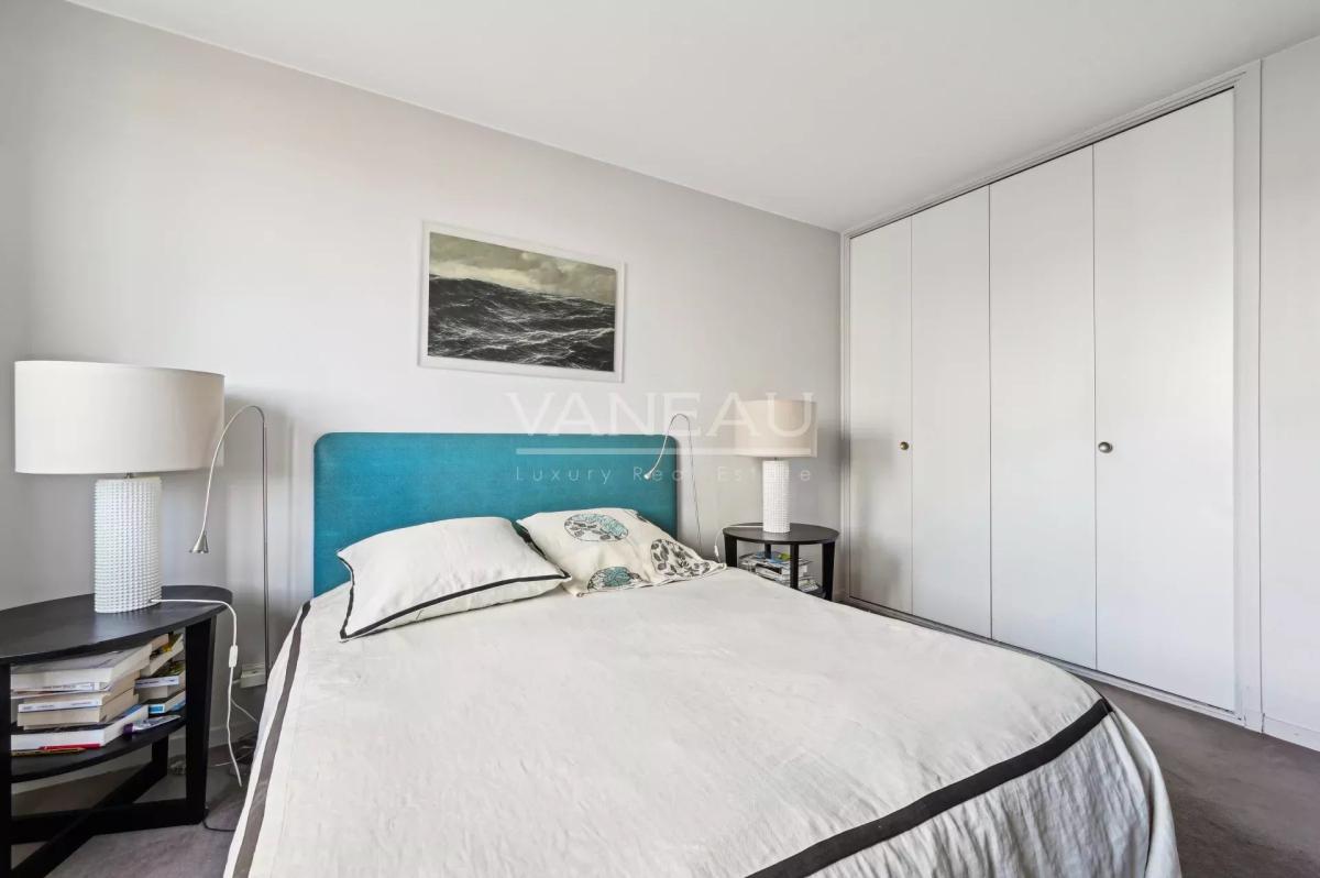 Paris XVe - Charles Michels - Vue Seine et Tour Eiffel