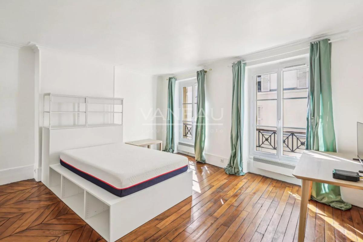Paris XVIIe  Villiers / Levis - Grand studio de 30 m2