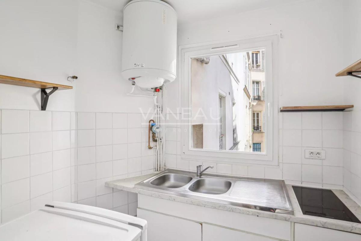 Paris XVIIe  Villiers / Levis - Grand studio de 30 m2