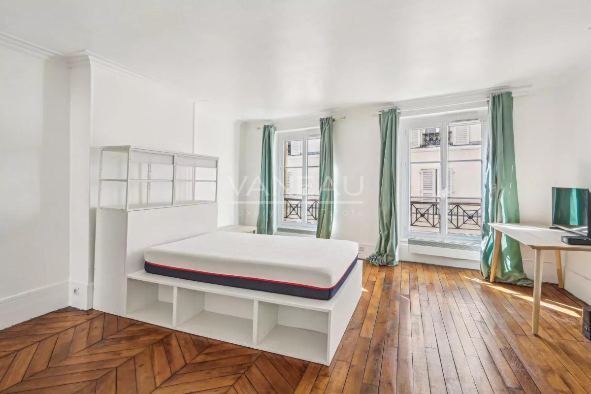 Paris XVIIe  Villiers / Levis - Grand studio de 30 m2