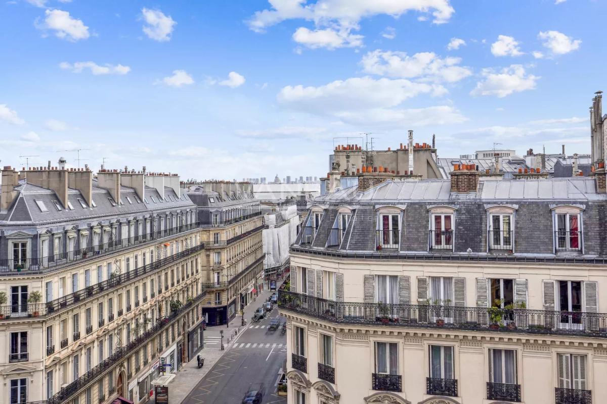 Paris VIIIe Rome/Batignolles Deux pièces Dernier étage