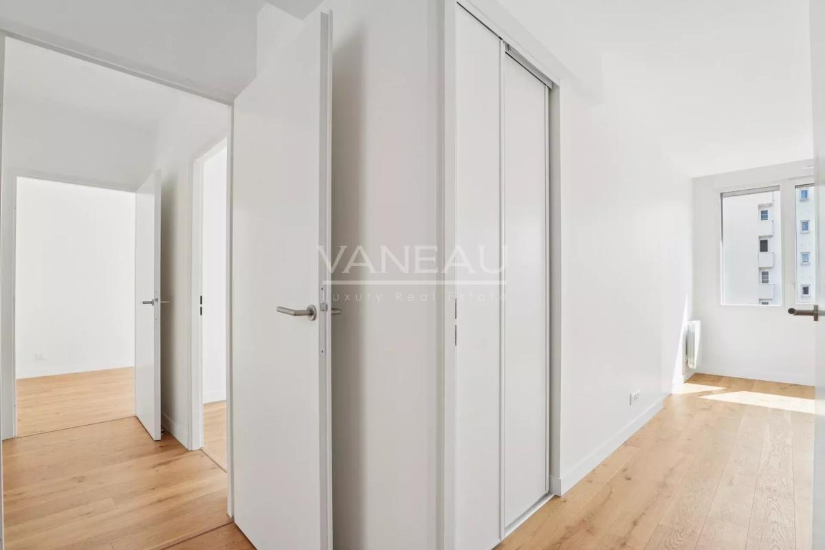 Issy-les-Moulineaux - Appartement familial dernier étage avec te