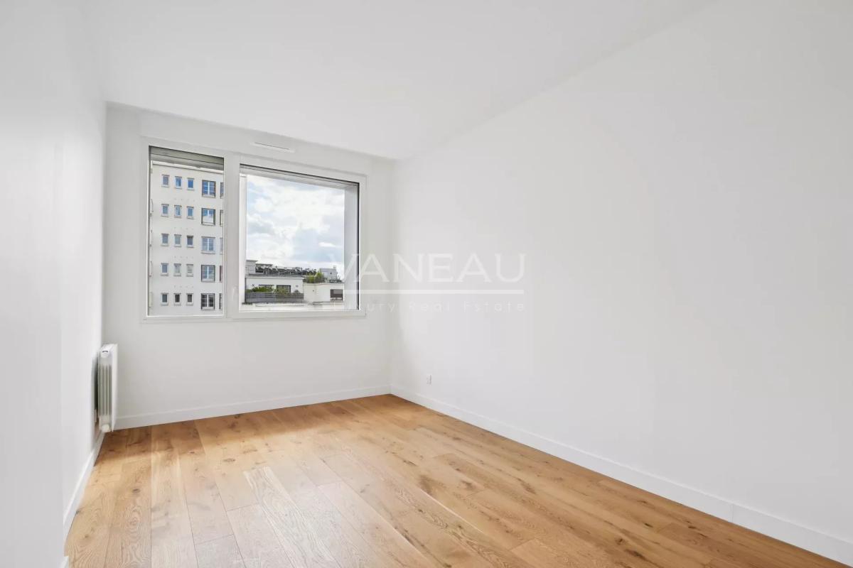 Issy-les-Moulineaux - Appartement familial dernier étage avec te