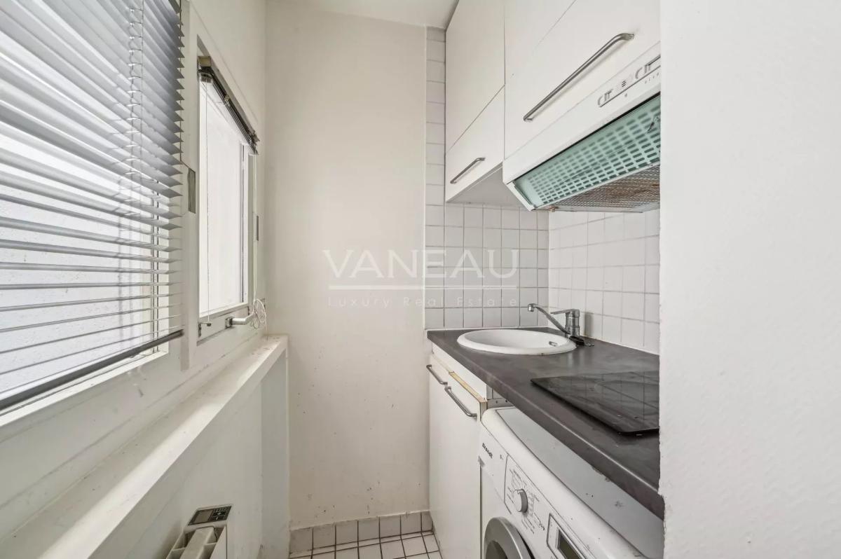 Exclusivité un studio Angle Bac /Grenelle