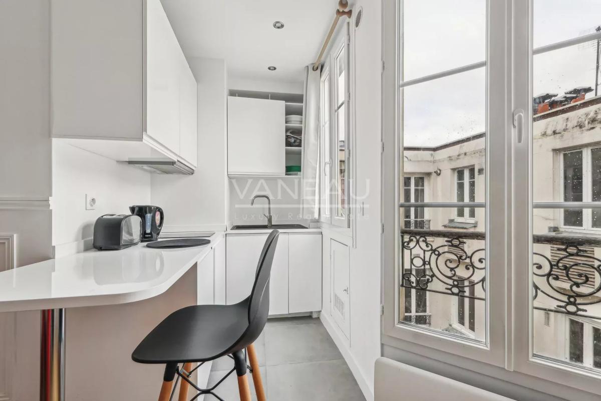 Paris XIVe - Joli deux pièces en dernier étage - Vue dégagée sur