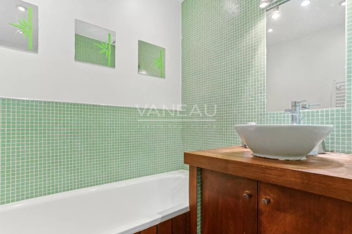 Boulogne Billancourt, Appartement familial en dernier étage avec