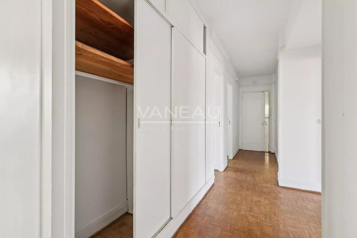 Boulogne - Dernier étage avec balcon et vue dégagée