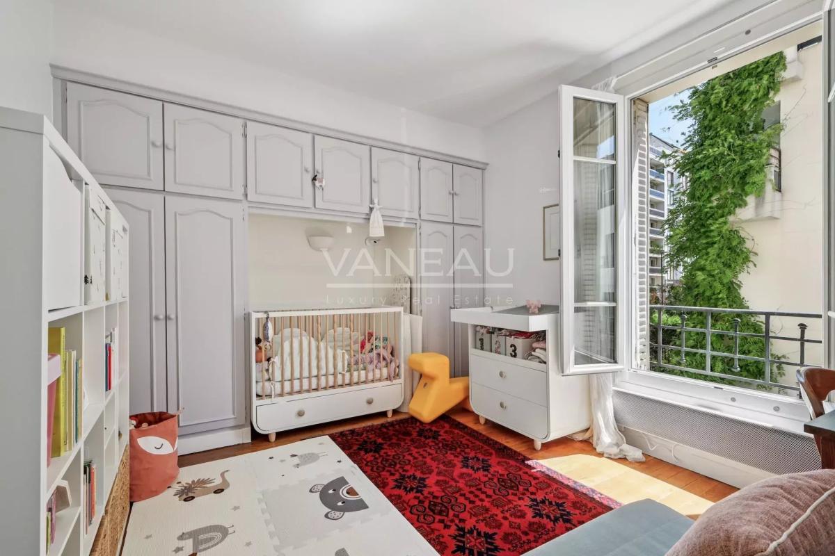 Boulogne - Bel ancien exposé sud avec parking