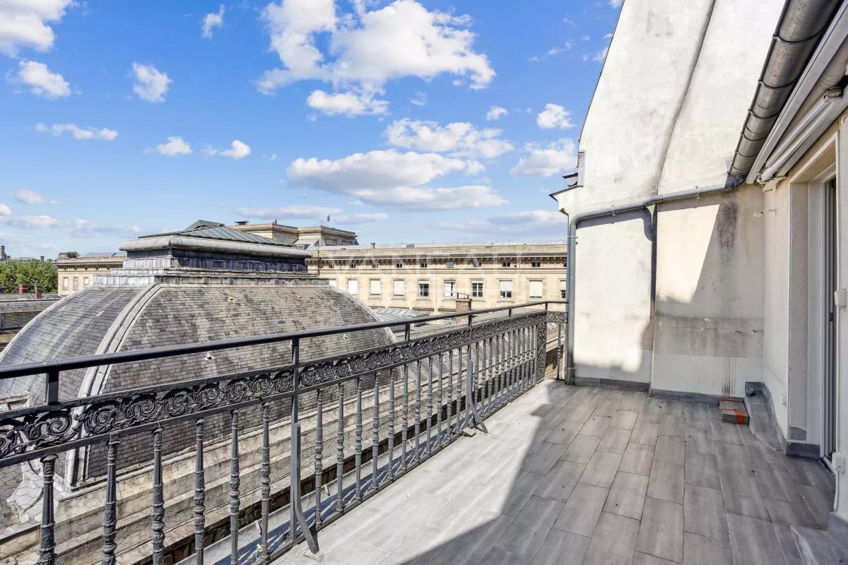 Exclusivité - Paris 6e - Monnaie - Deux pièces avec terrasse
