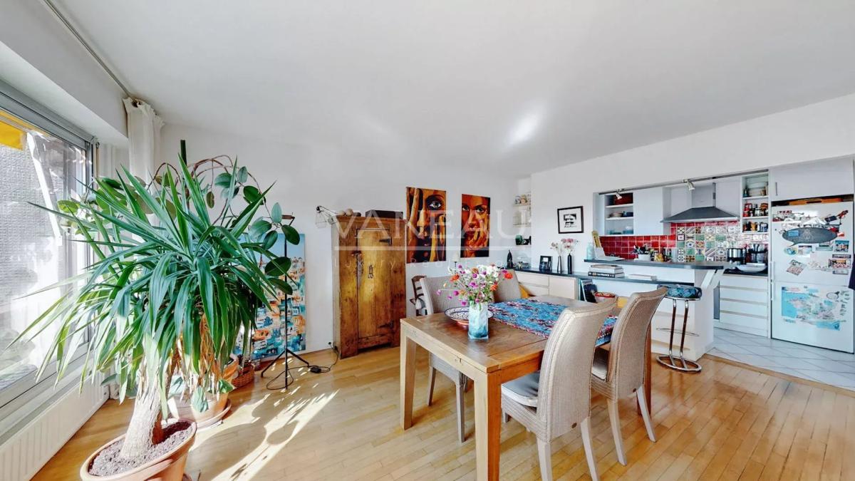 Paris XIXe - Bel appartement de cinq pièces - Vue dégagée - Cave