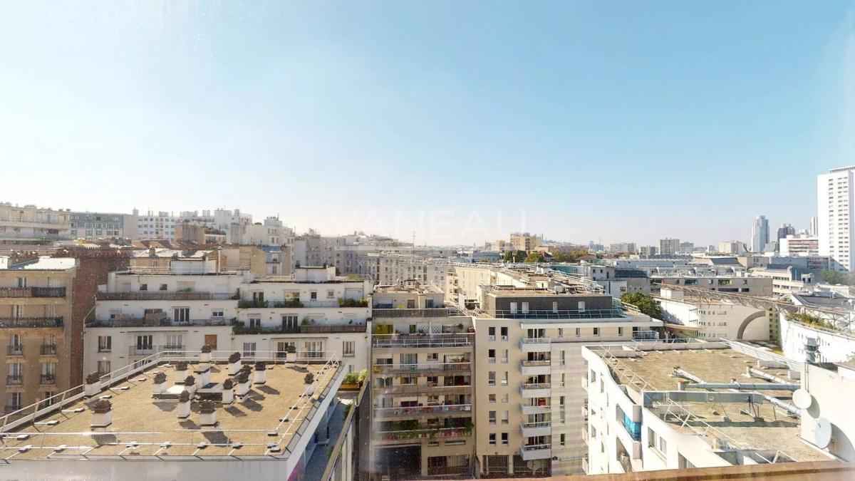 Paris XIXe - Bel appartement de cinq pièces - Vue dégagée - Cave
