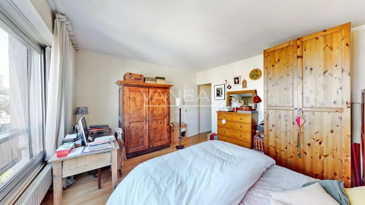 Paris XIXe - Bel appartement de cinq pièces - Vue dégagée - Cave