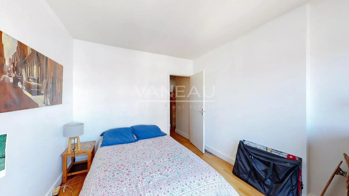 Paris XIXe - Bel appartement de cinq pièces - Vue dégagée - Cave