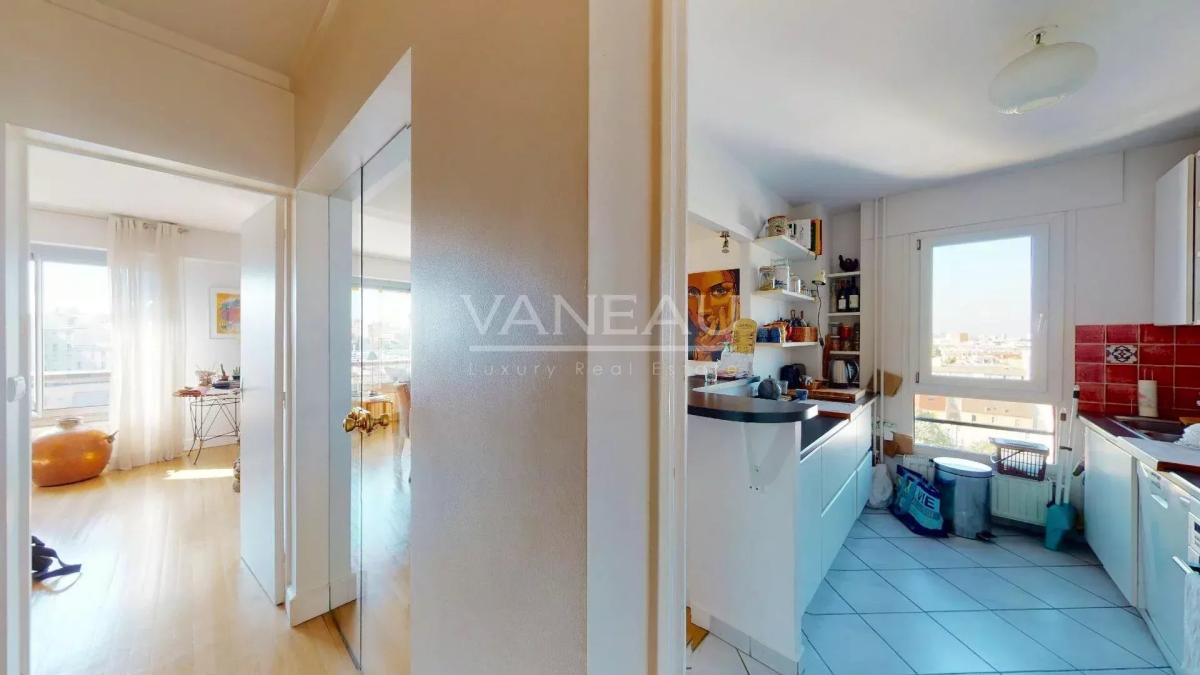 Paris XIXe - Bel appartement de cinq pièces - Vue dégagée - Cave