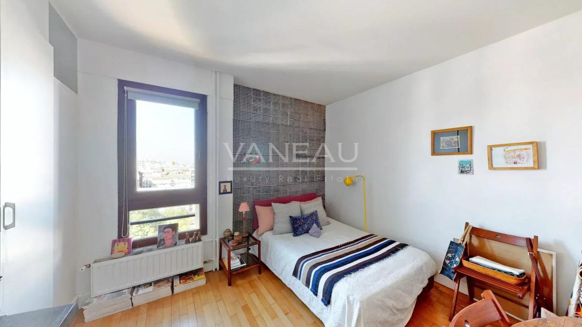 Paris XIXe - Bel appartement de cinq pièces - Vue dégagée - Cave