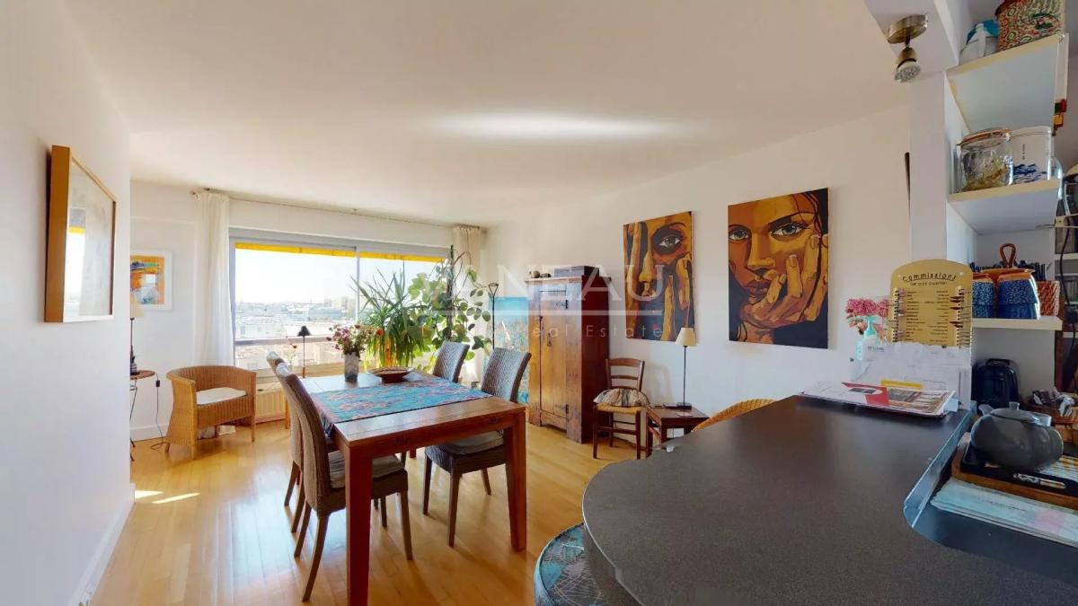 Paris XIXe - Bel appartement de cinq pièces - Vue dégagée - Cave