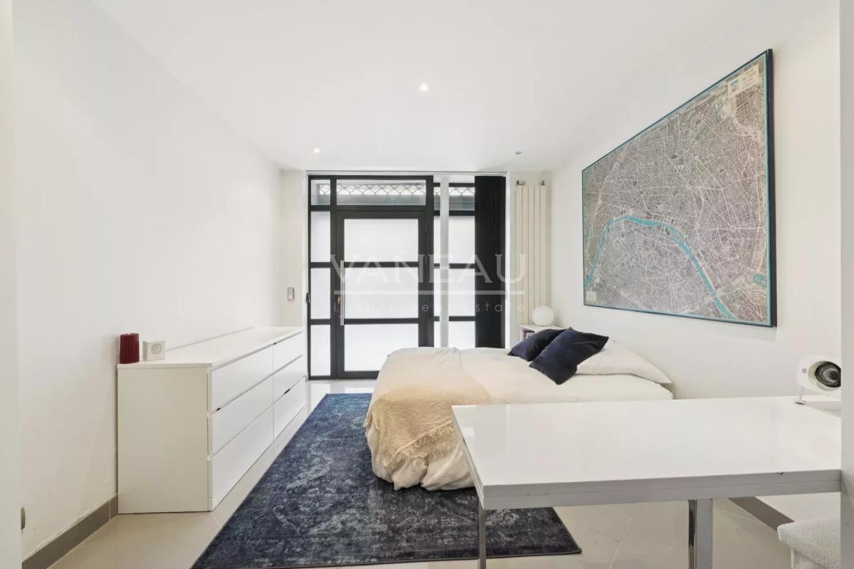 Paris IXe - Rue Mansart - Six pièces en triplex - Habitation et 