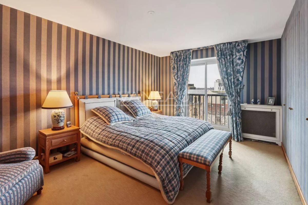 Paris VIIe - Breteuil Invalides - Etage élevé avec vue dégagée