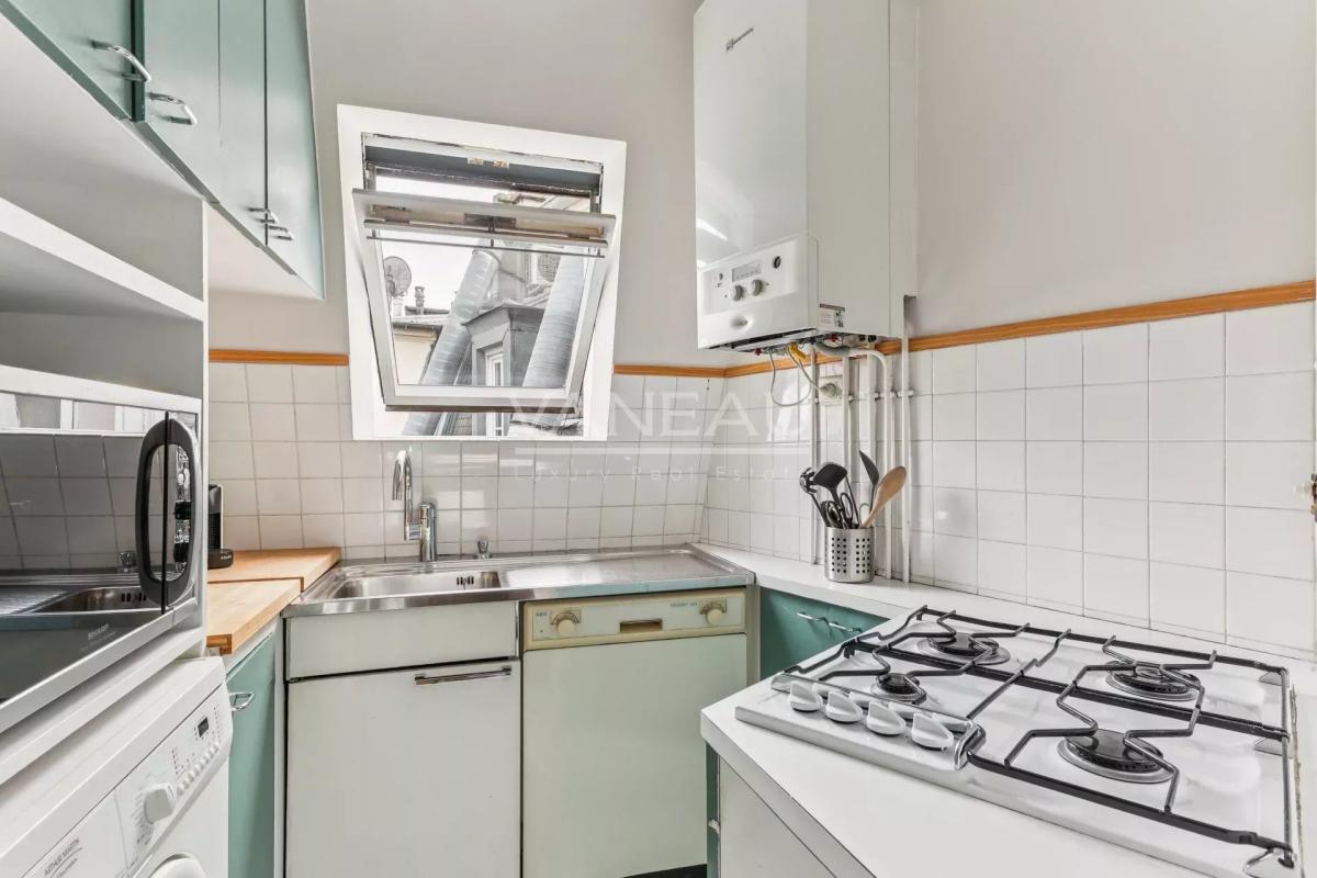 Paris VIIe - Saint Dominique - Etage élevé vue Tour Eiffel