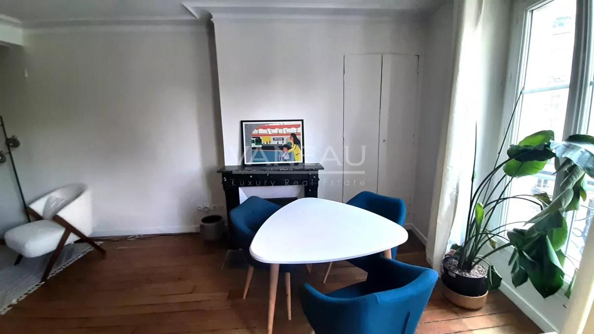 RUE DE VAUGIRARD - MEUBLÉ