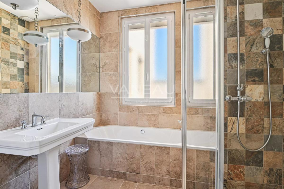 Paris IIème - Place Vendôme - Rare à la vente.