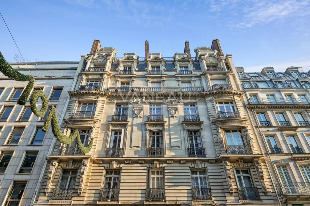 Paris IIème - Place Vendôme - Rare à la vente.