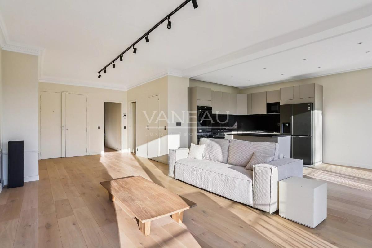 Paris XVIe - Vue tour Eiffel.