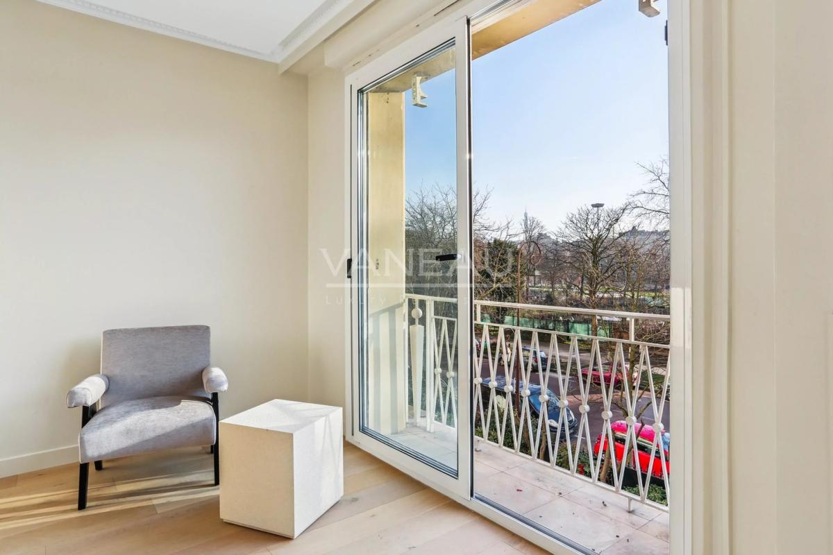 Paris XVIe - Vue tour Eiffel.