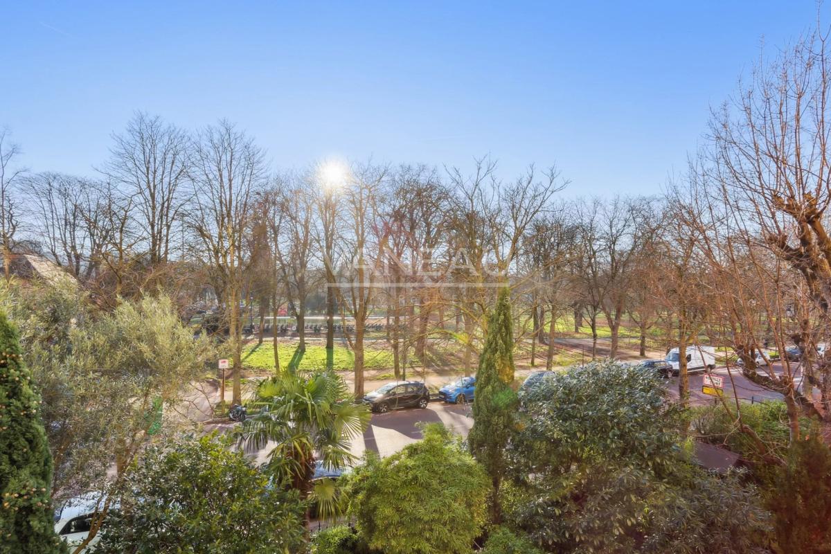 Neuilly Sur Seine - Vue tour Eiffel.