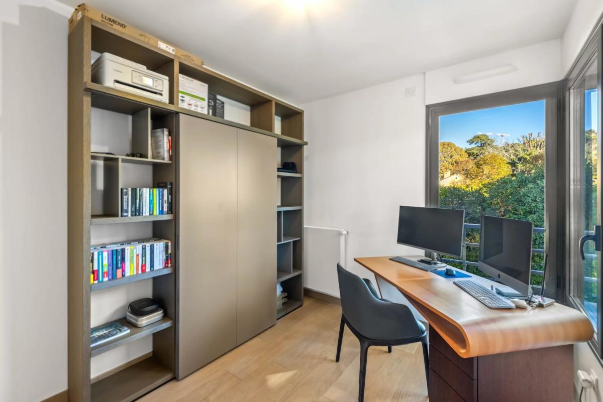 Cannes Montrose : Appartement en dernier étage, avec vue mer à v