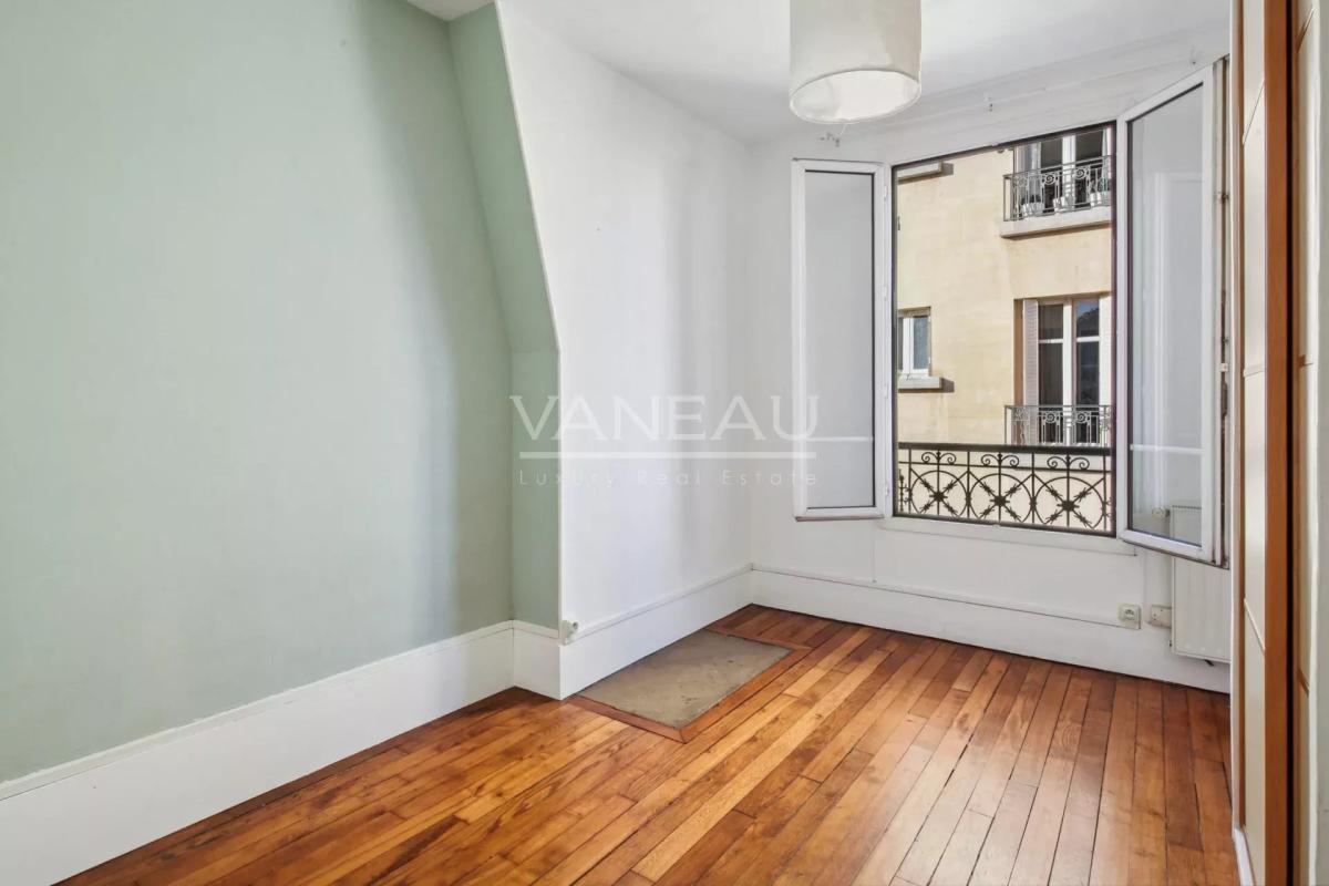 PARIS XVème Nord – Place du commerce 2/3 pièces – Vue dégagée to