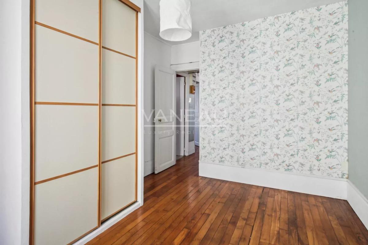 PARIS XVème Nord – Place du commerce 2/3 pièces – Vue dégagée to