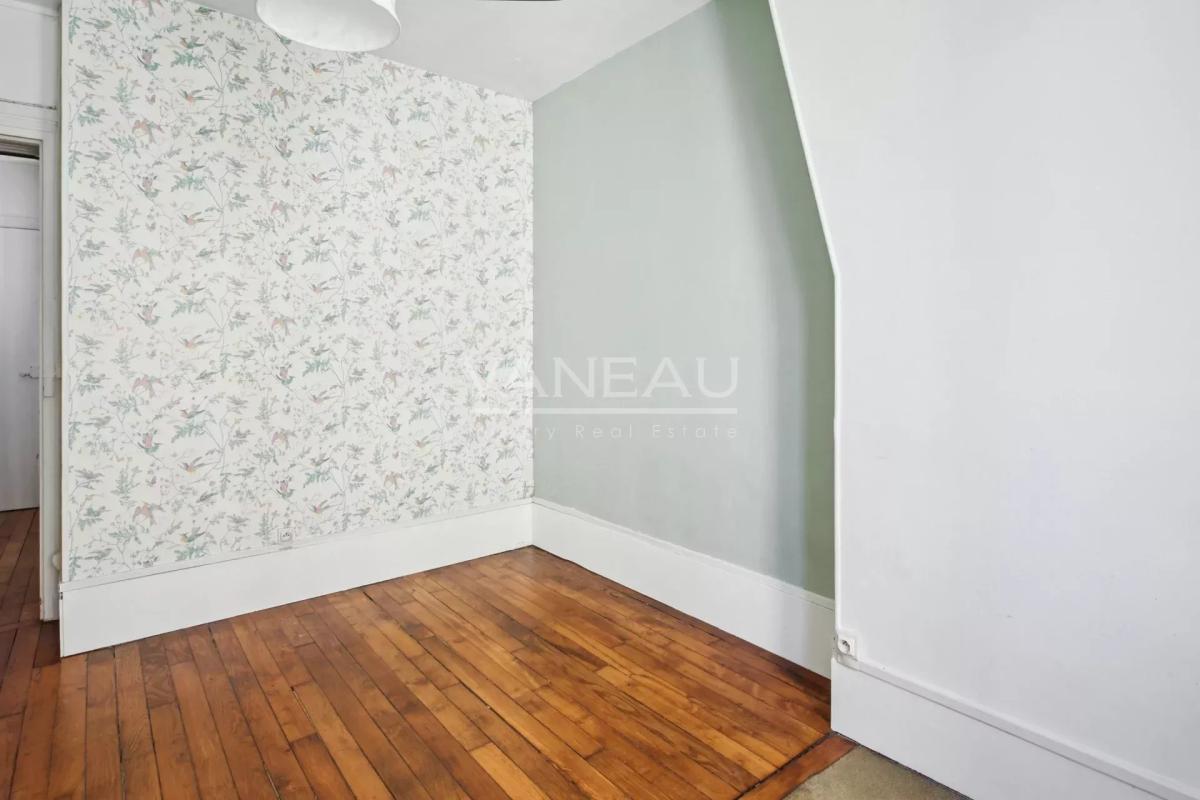 PARIS XVème Nord – Place du commerce 2/3 pièces – Vue dégagée to