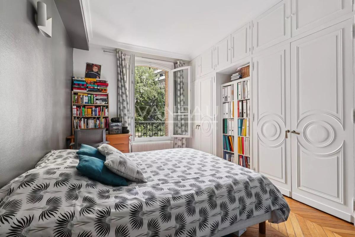 PARIS XVIe - Beau familial - Quatre chambres.