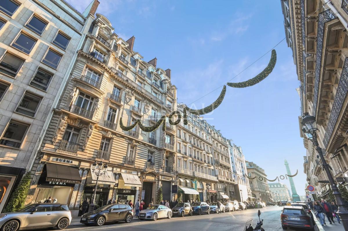 Paris IIème - Place Vendôme - Rare à la vente.