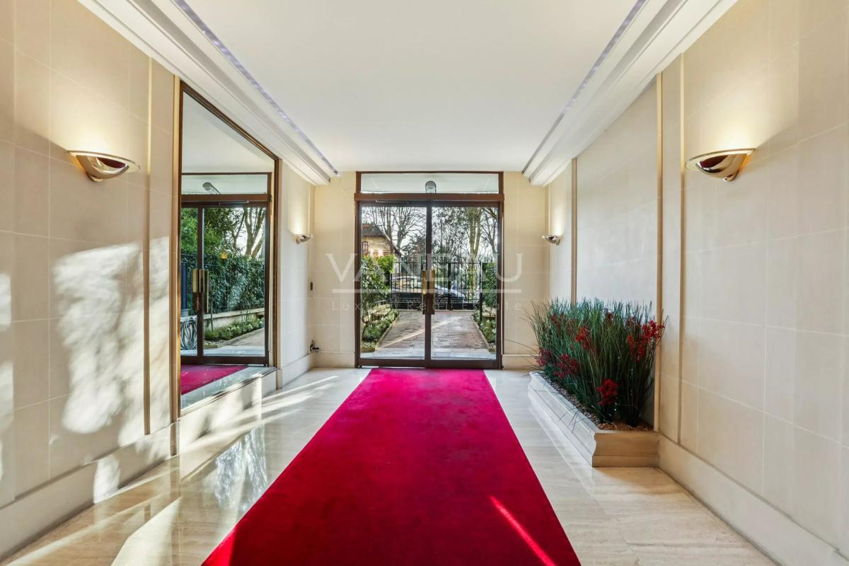 Paris XVIe - Vue tour Eiffel.