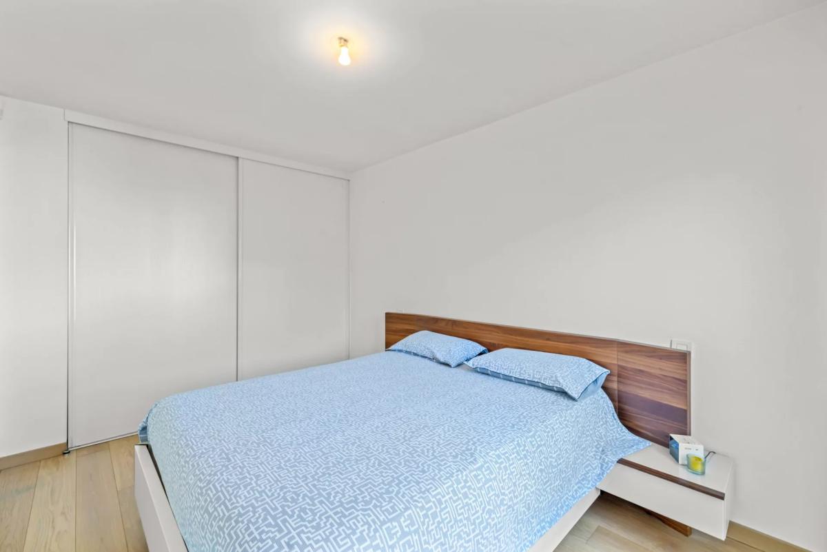 Cannes Montrose : Appartement en dernier étage, avec vue mer à v