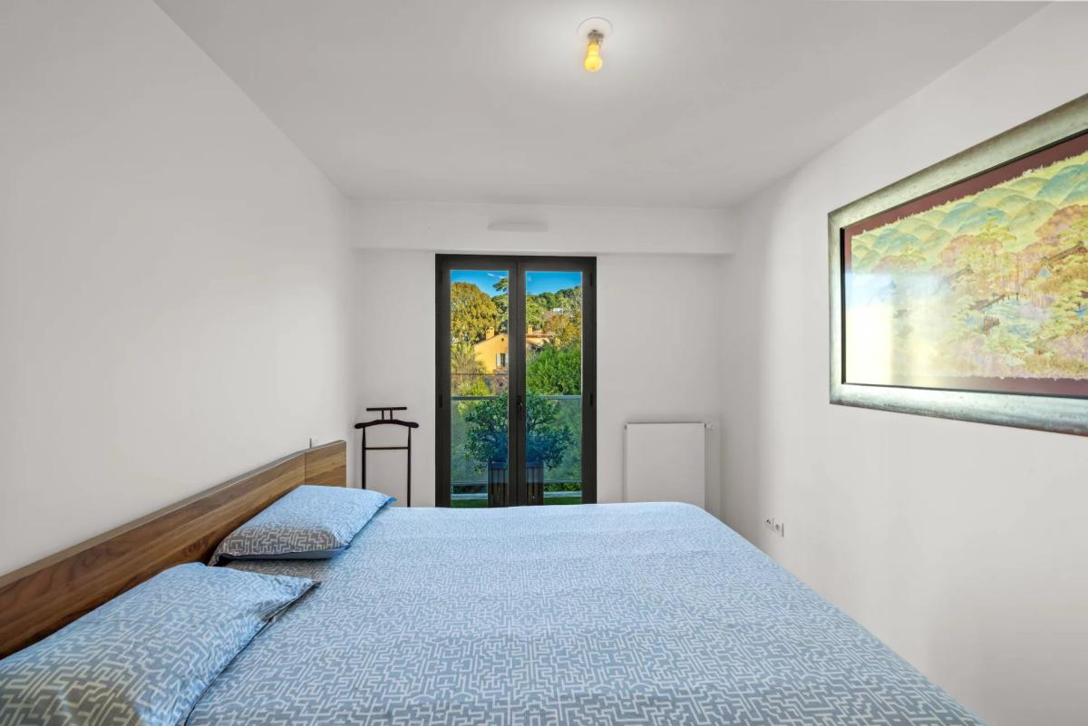 Cannes Montrose : Appartement en dernier étage, avec vue mer à v