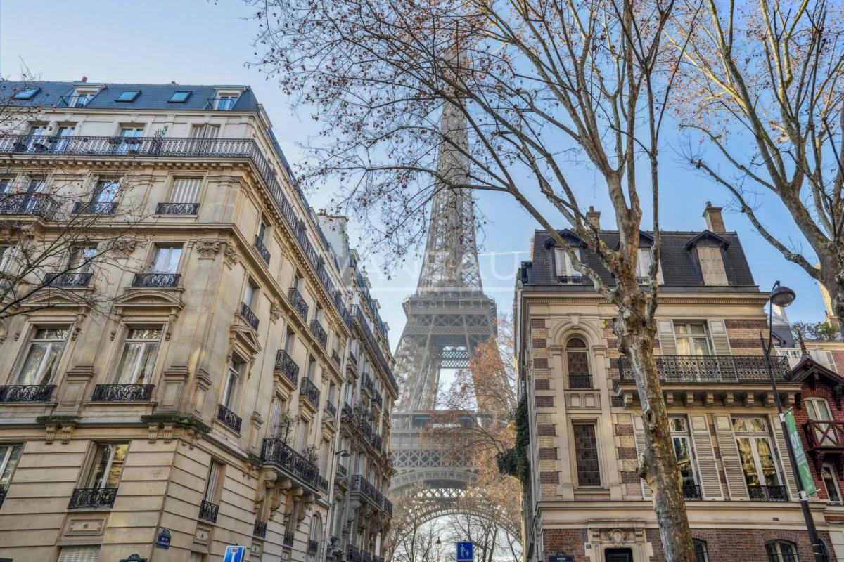 Gros Caillou - Vue Tour Eiffel