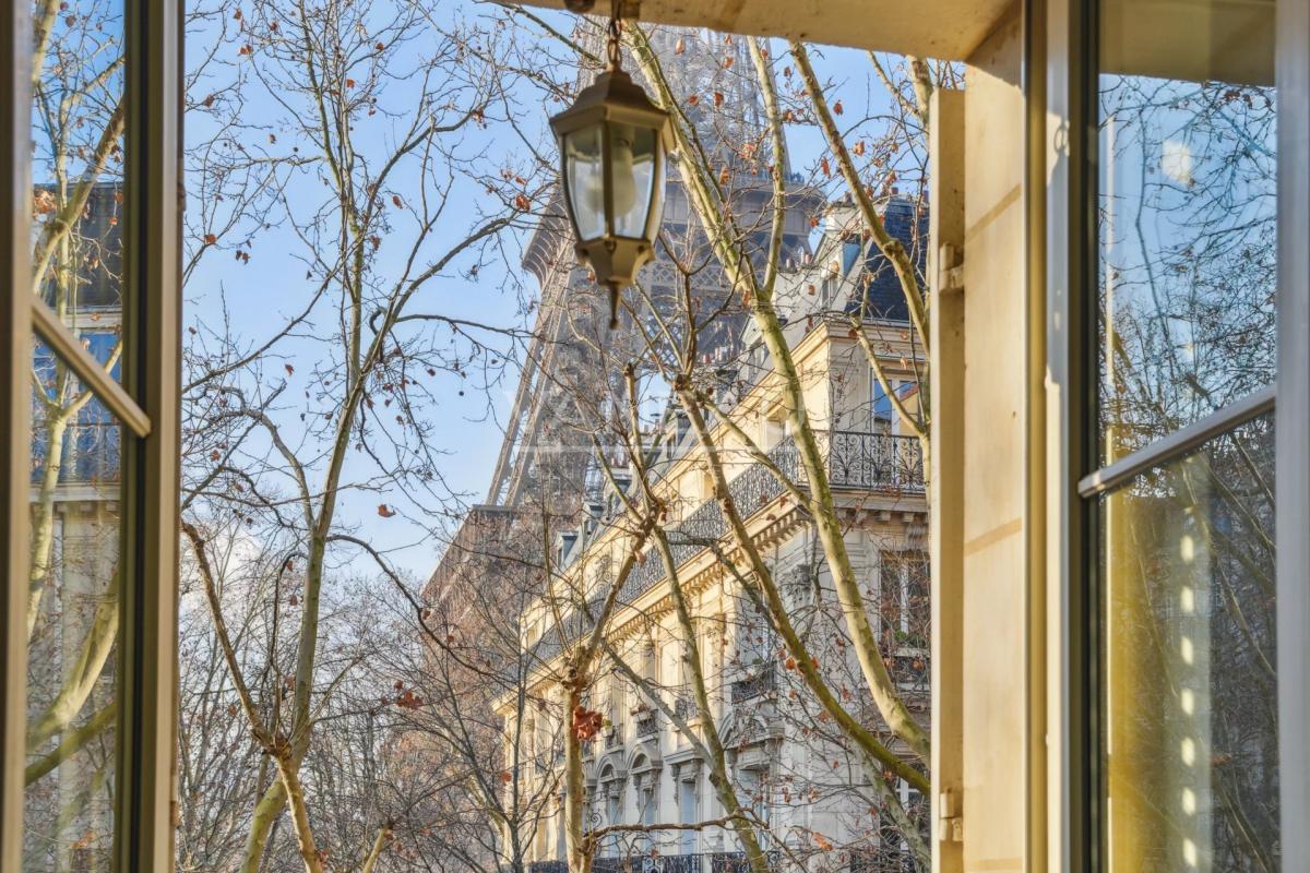 Gros Caillou - Vue Tour Eiffel