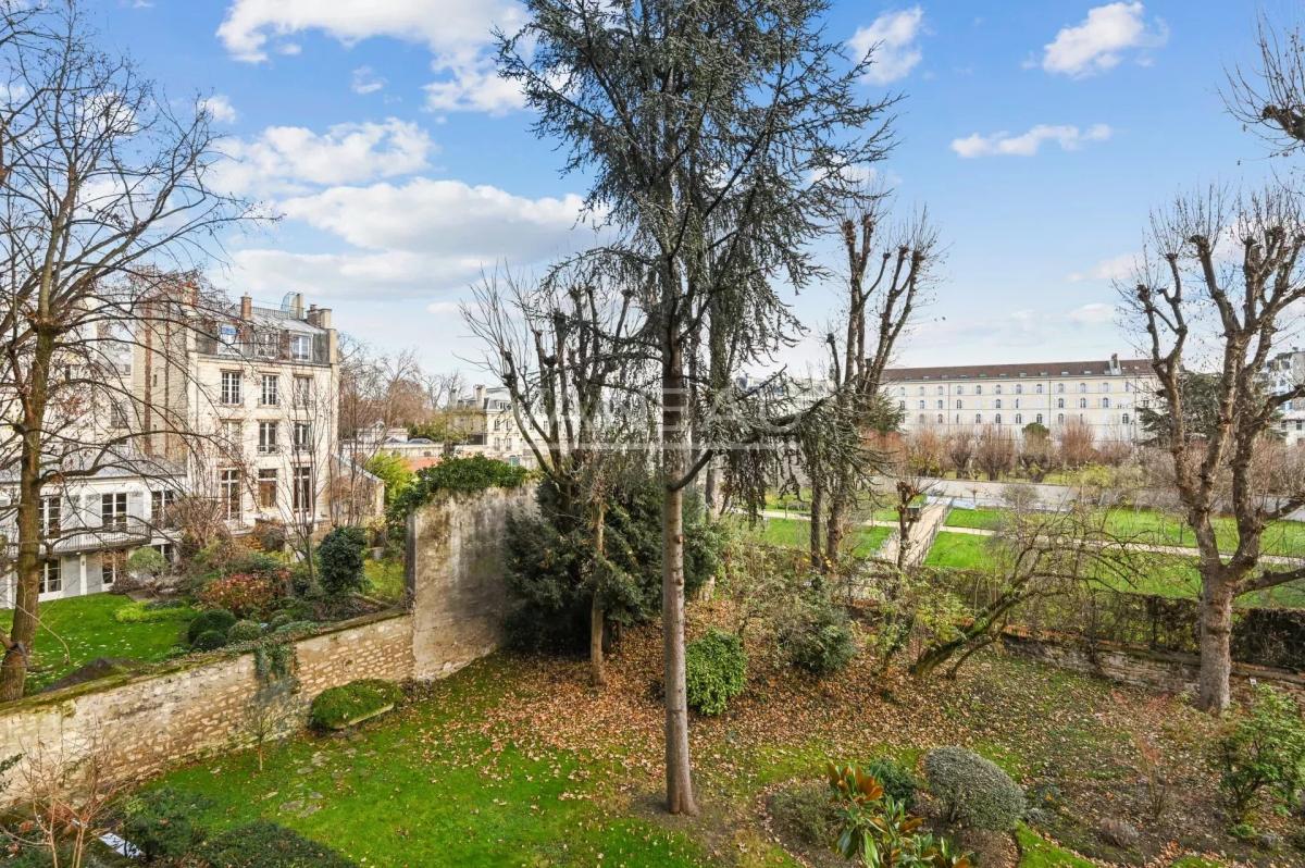 Paris VIIème - VUES JARDINS - 3/4 chambres