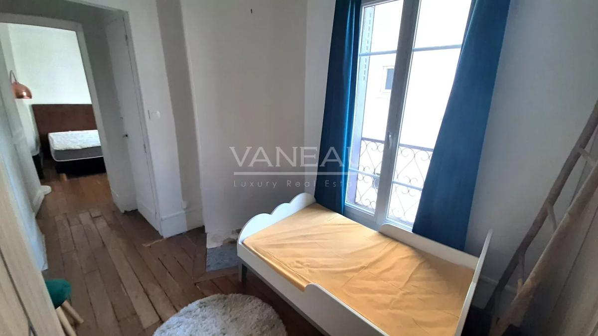 RUE DE VAUGIRARD - MEUBLÉ