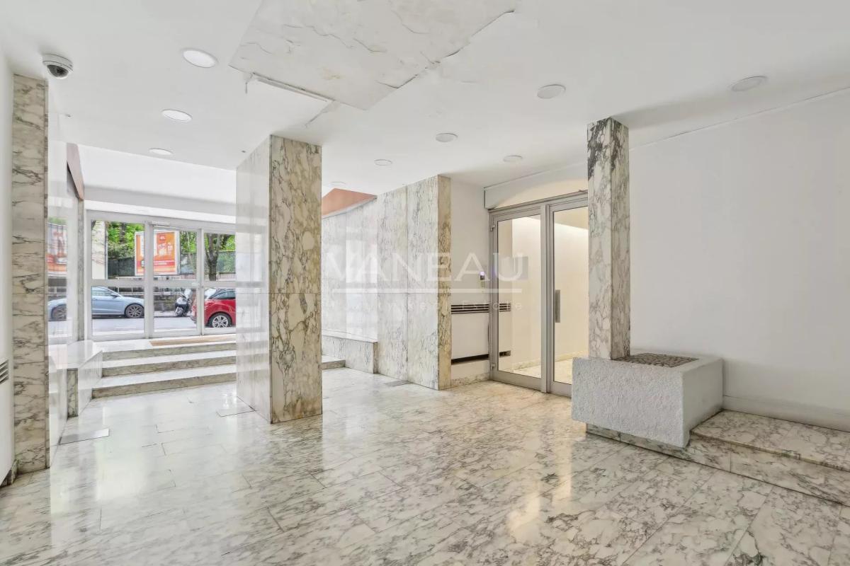 Paris XVIe - Place Victor Hugo - Studio sur jardin