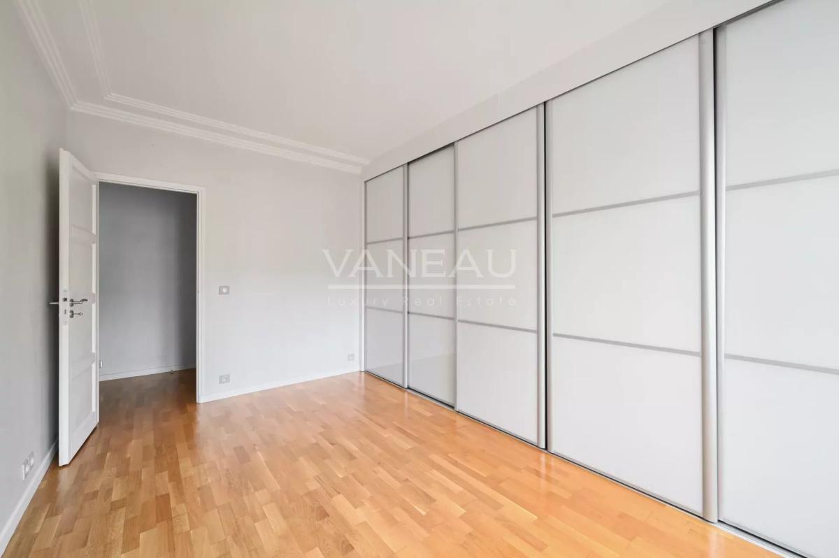 PARIS 16ème - Rue BOILEAU - Bel Appartement calme et lumineux