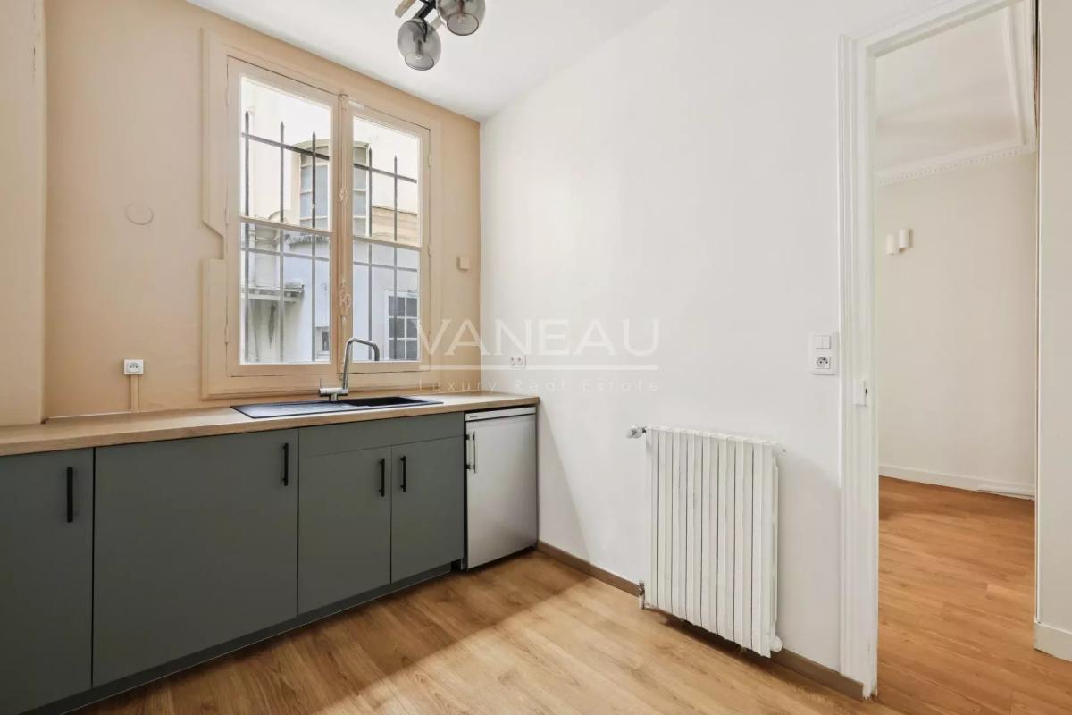 Paris XVe - Necker : Appartement 3 pièces en rez-de chaussée - H