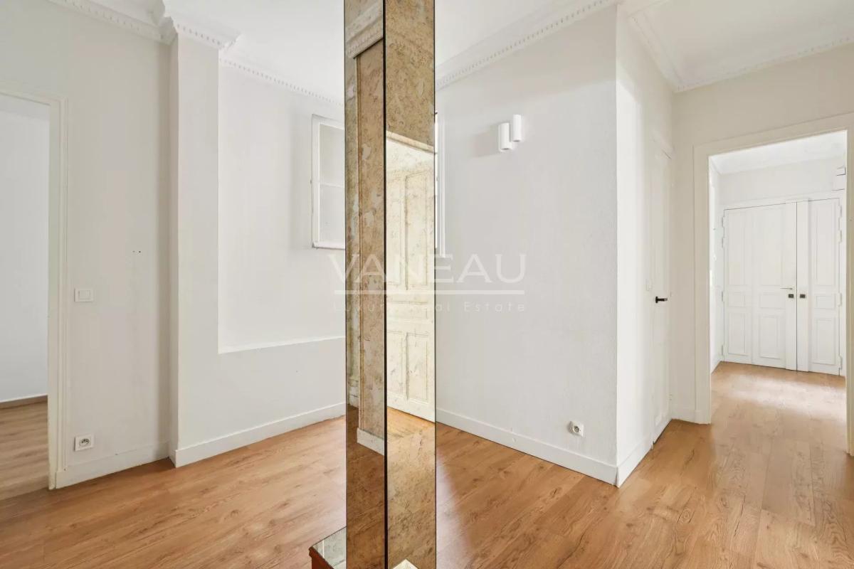 Paris XVe - Necker : Appartement 3 pièces en rez-de chaussée - H