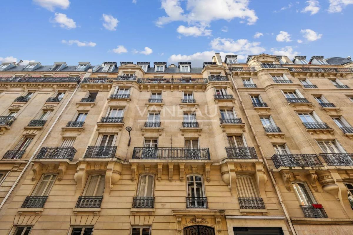 Paris XVe - Necker : Appartement 3 pièces en rez-de chaussée - H