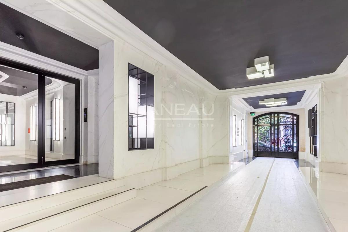 PARIS XVIe - VICTOR HUGO - Magnifique deux pièces au calme absol