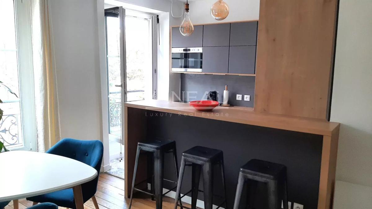 RUE DE VAUGIRARD - MEUBLÉ