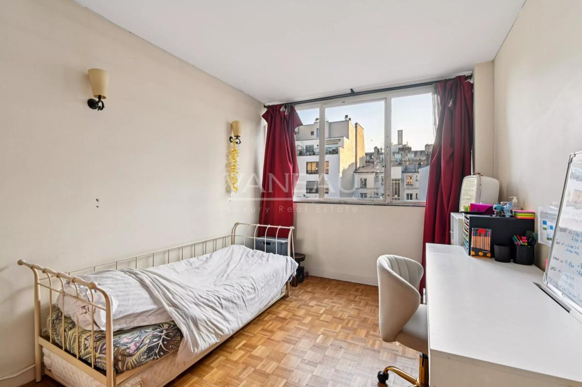 Paris XVI- Auteuil Sud - Appartement familial - étage élevé.